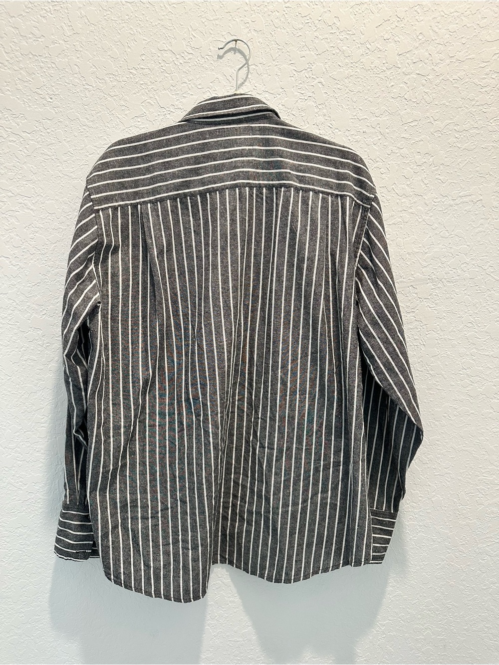 NWOT Coniglio Palm Beach Classic Button Down in Gray and White Stripe - Picture 2 of 4